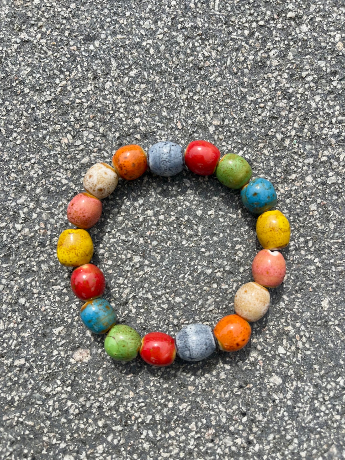 Perlenarmband "Sevilla" aus Keramikperlen 10 mm konisch