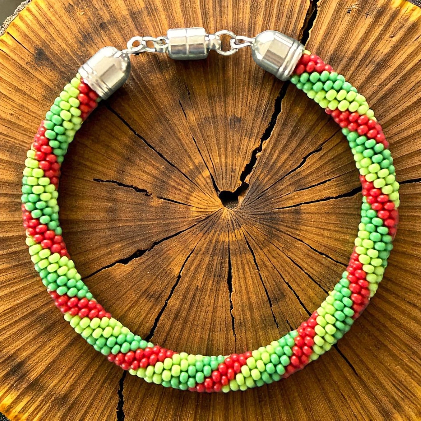 Handgefertigtes Perlenarmband "Jungle Vibes"