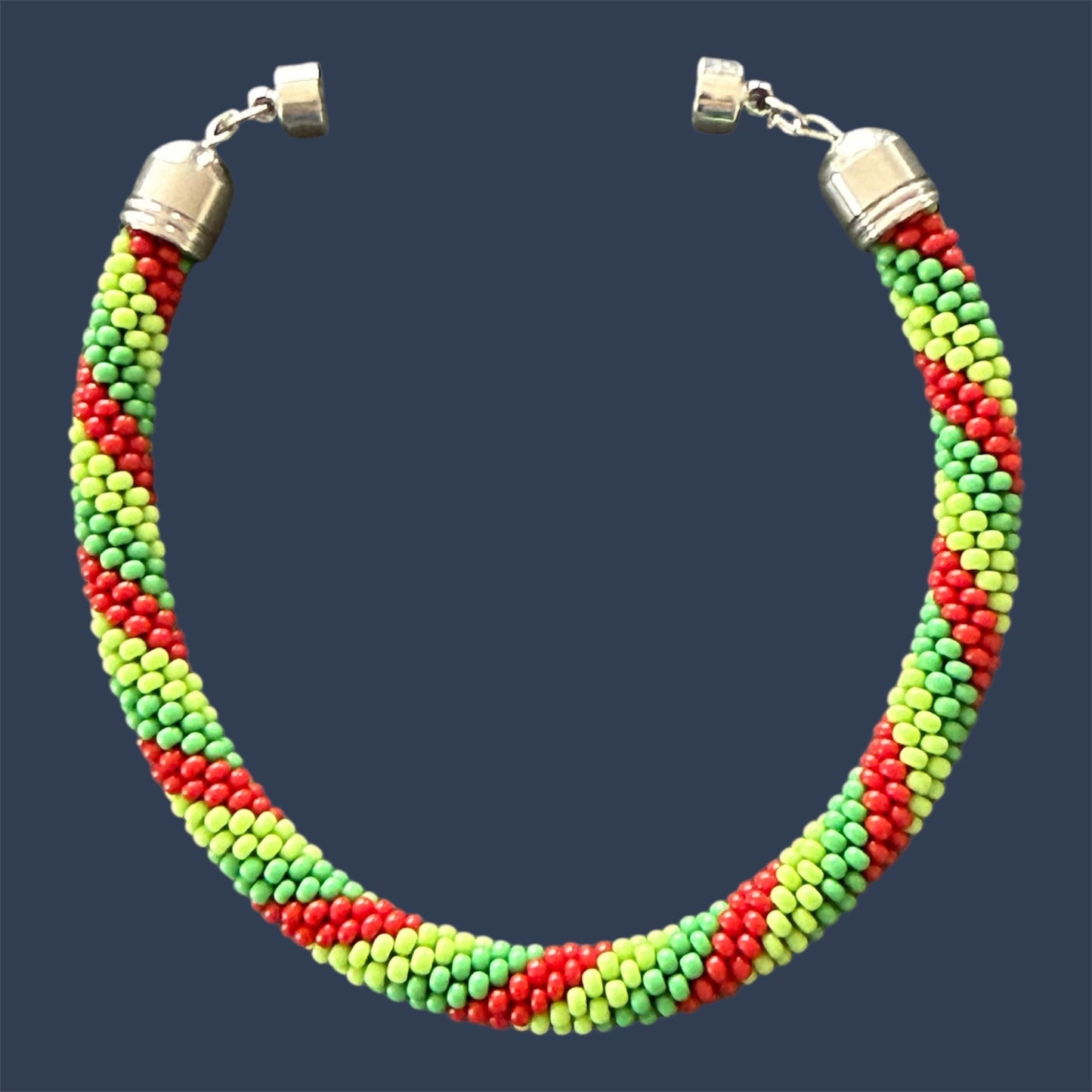 Handgefertigtes Perlenarmband "Jungle Vibes"